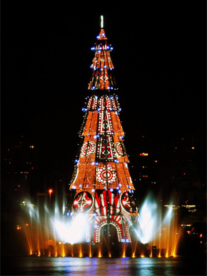 http://bienetrecolorado.files.wordpress.com/2011/12/worlds-largest-floating-christmas-tree1.jpg